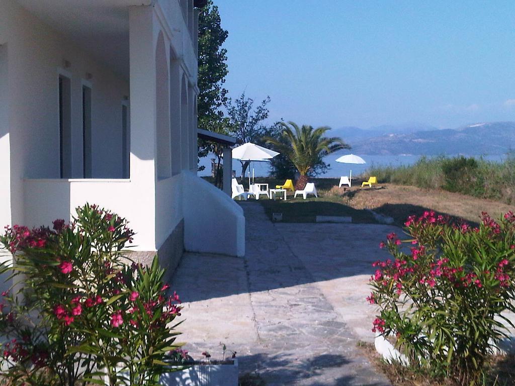 Virginia'S Beachfront Apartments Kávos Kamer foto