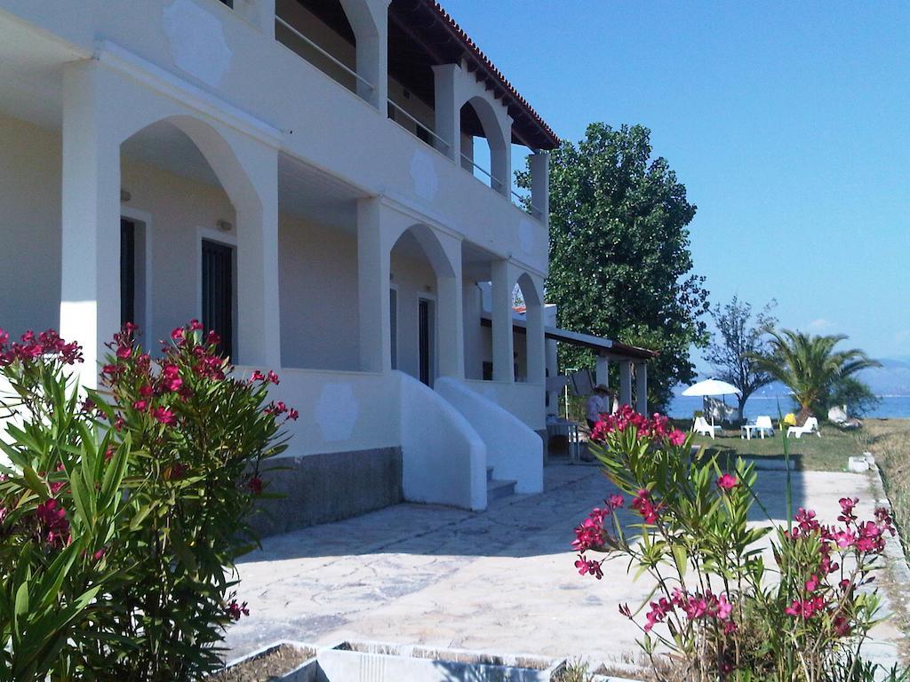Virginia'S Beachfront Apartments Kávos Kamer foto
