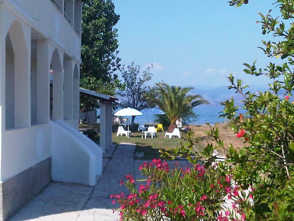 Virginia'S Beachfront Apartments Kávos Kamer foto